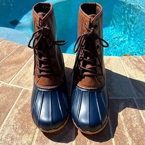 Adam Duck Boots Tan leather, blue rubber on bottom, Unisex NWOT HP 9/21